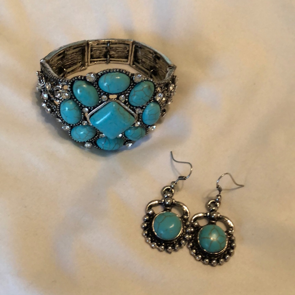 💙Turquoise Bracelet and Earring Set